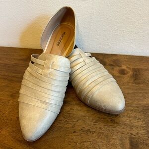 EUC Maurices Stylish Beige Flats Size 11